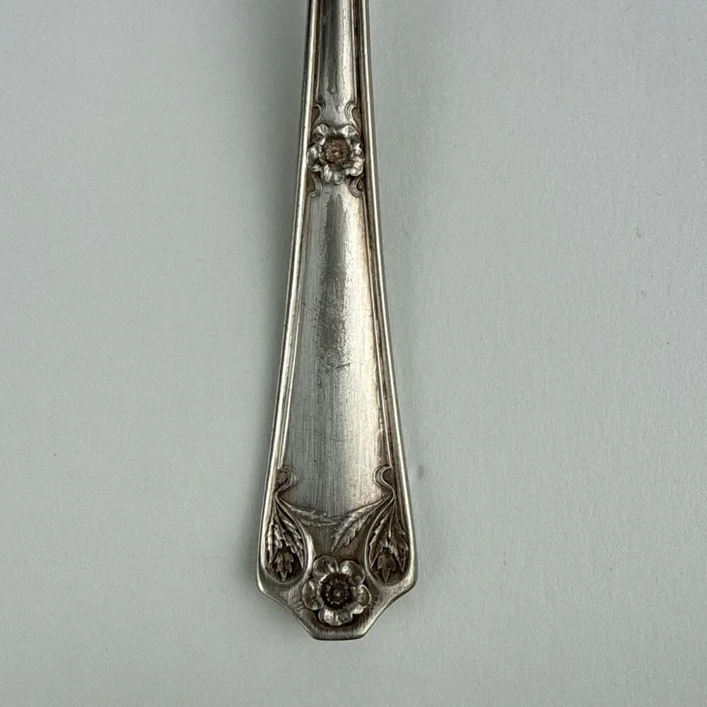 RARE SUGAR SPOON SL & GH ROGERS ANTIQUE 1905 LOIS SILVERPLATED by ONEIDA SILVER